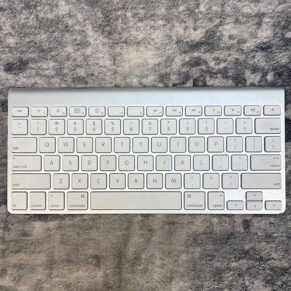 Apple Wireless Keyboard A1314 Bluetooth Aluminum Silver White Mac iPad Genuine